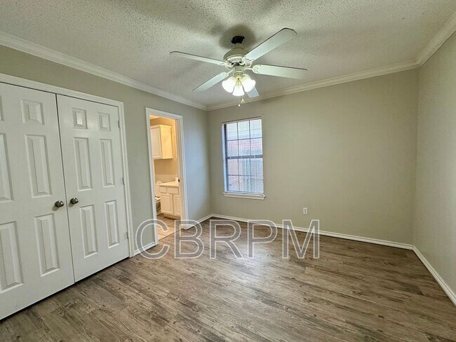 Foto del edificio - 615 N Elkhart Ave