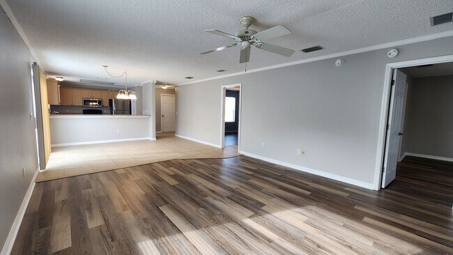 Foto del edificio - 2095 Burroughs Rd