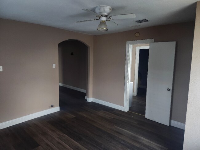 Foto del edificio - 817 E Houston St