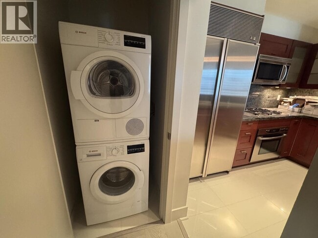 Building Photo - 590 Nicola St