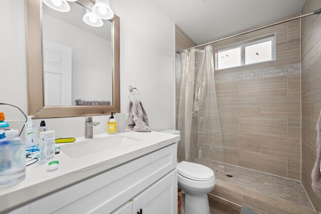 Building Photo - 5377 E Falls View Dr