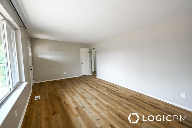 Building Photo - Beautiful Home in Prime Location!