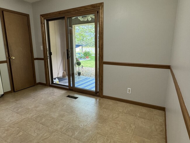 Building Photo - 31 Blackburn Mnr