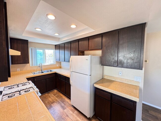 Building Photo - 2 Bedroom 1 Bath on Santa Fe Dr in Encinitas