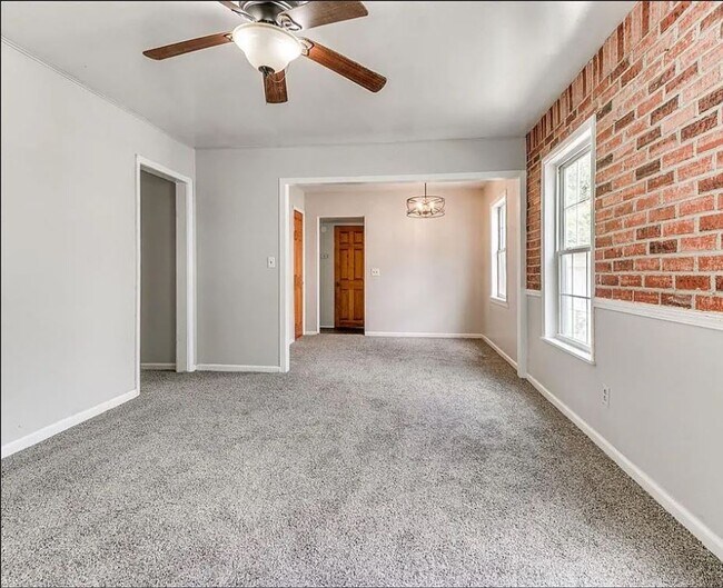 Foto del edificio - Charming & Refreshed 4 Bed / 1 Bath Home in Midwest City – $1,450/mo