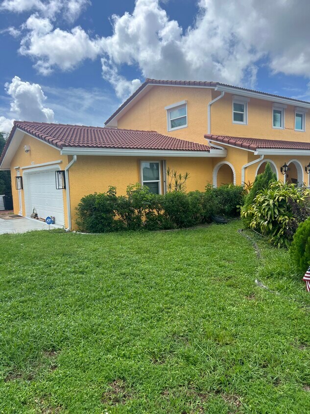 Primary Photo - 4000 NW 9th Ct