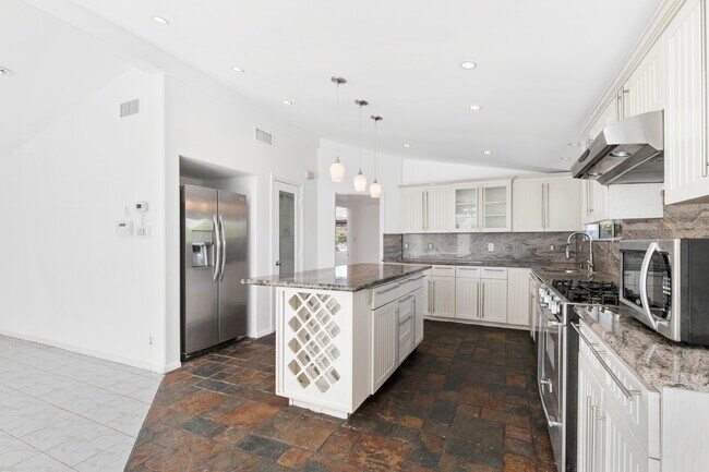 Building Photo - 20500 Archwood St