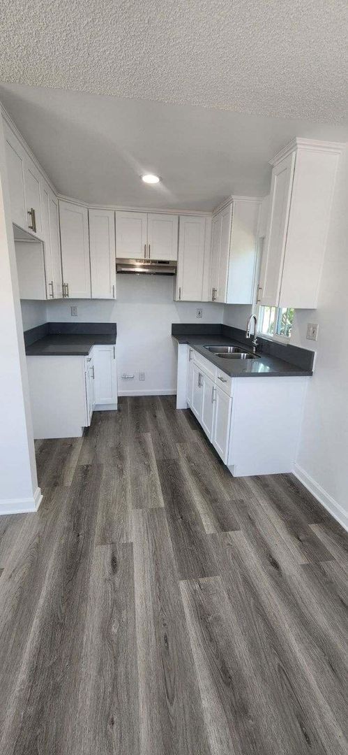 Building Photo - Palm Grove Duplex