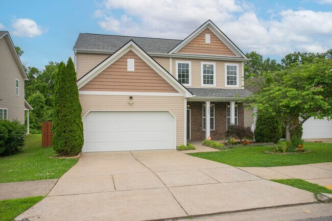 Building Photo - Beautiful Home in Nashville!