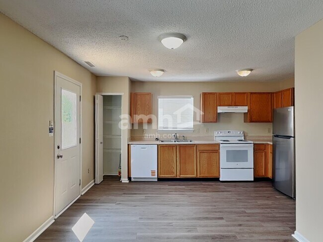 Foto del edificio - 2455 Summerwood Ln