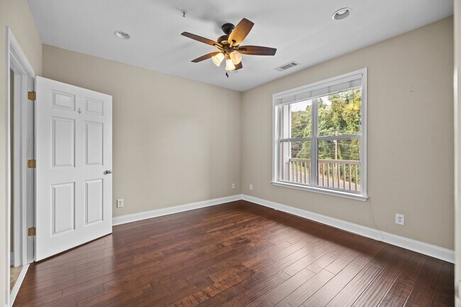 Photo - 1000 E Woodlawn Rd Townhome