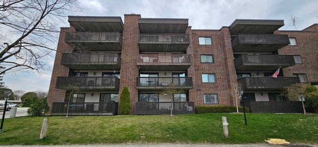 Building Photo - 930 Taylor Dr