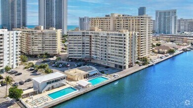 Building Photo - 1825 S Ocean Dr