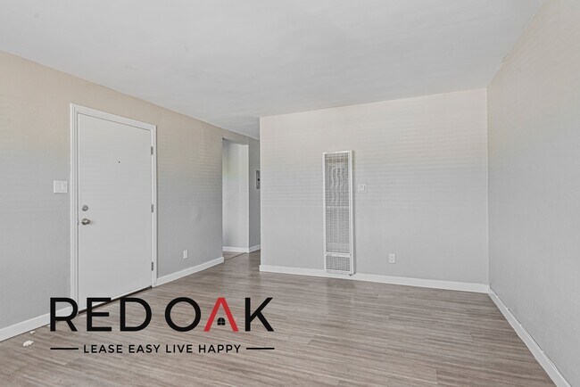 Building Photo - ~$200 OFF Each Month~ Beautiful, Spacious ...