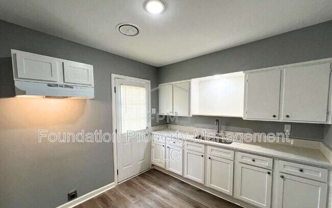 Foto del edificio - 1704 S Perkins Rd