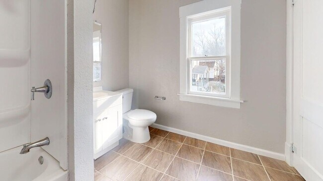 Foto del edificio - Beautifully Renovated 3-Bedroom Home in NE Canton