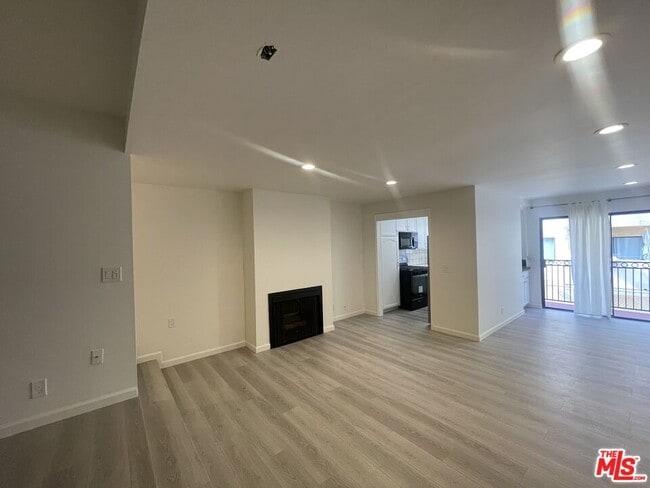 Foto del edificio - 1338 N Sierra Bonita Ave