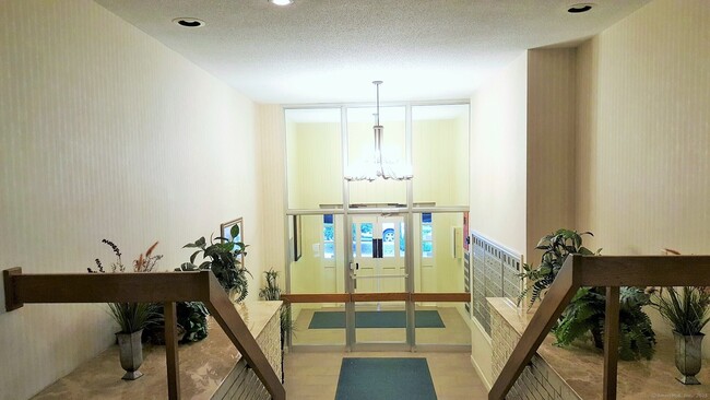 Building Photo - 34 Padanaram Ave