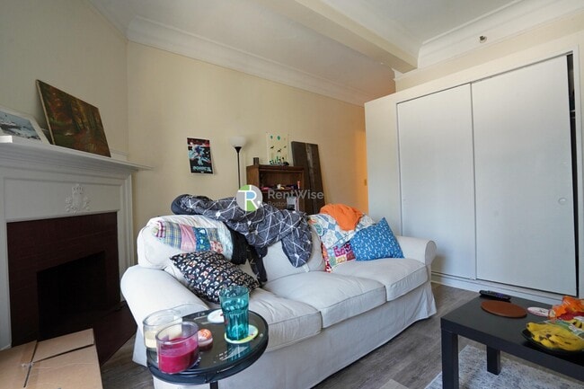 Building Photo - 62 Boylston St