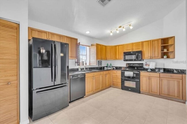 Building Photo - 1702 Fairway Trce