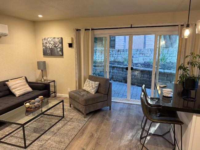 Foto del edificio - 779 Hamilton Dr