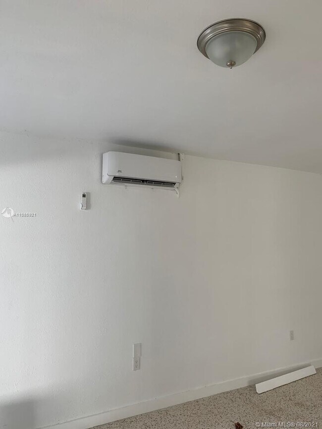 Foto del edificio - 159 NE 56th St