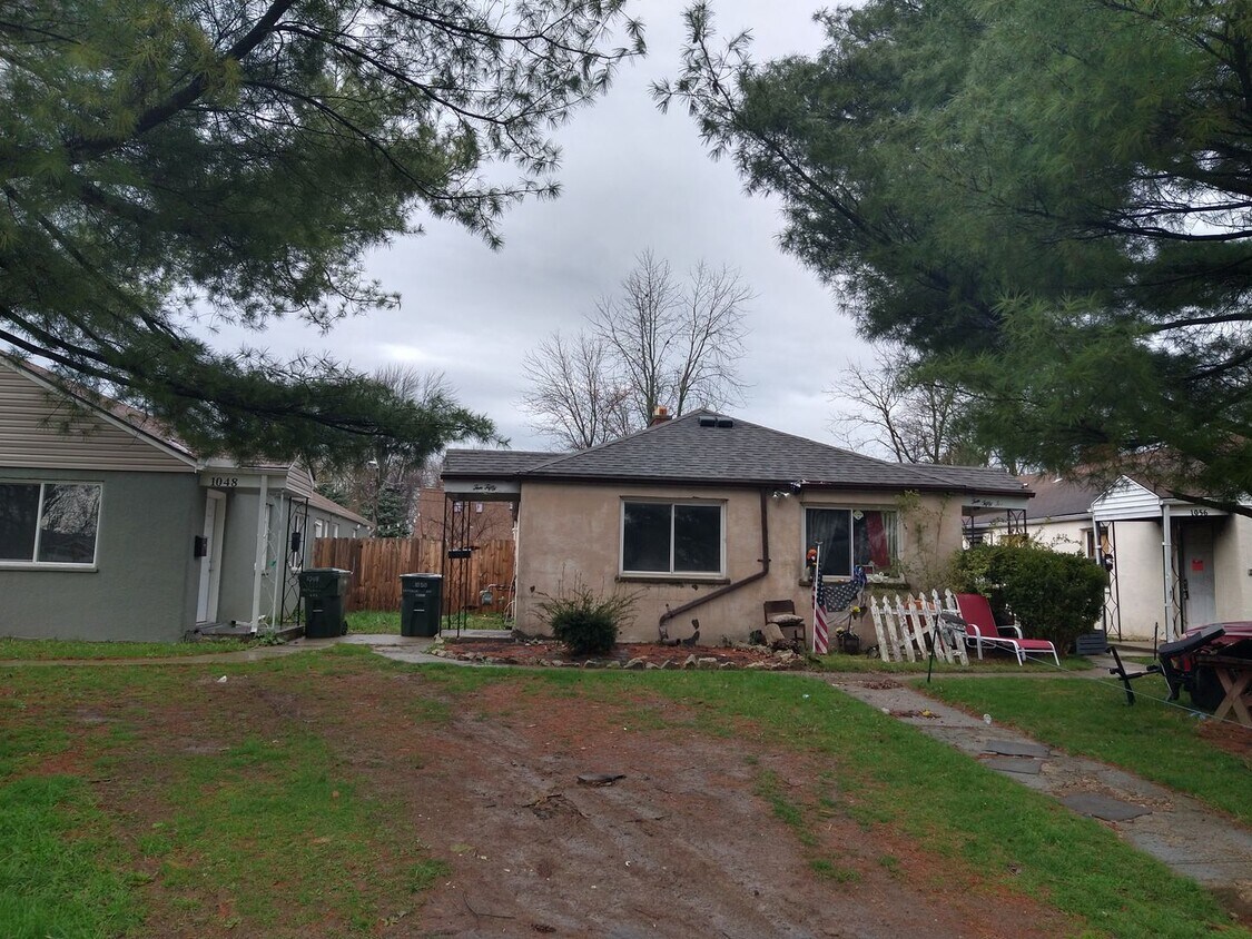 Primary Photo - 1050-1052 Republic Ave