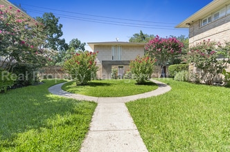 Building Photo - 6127 Bandera Ave