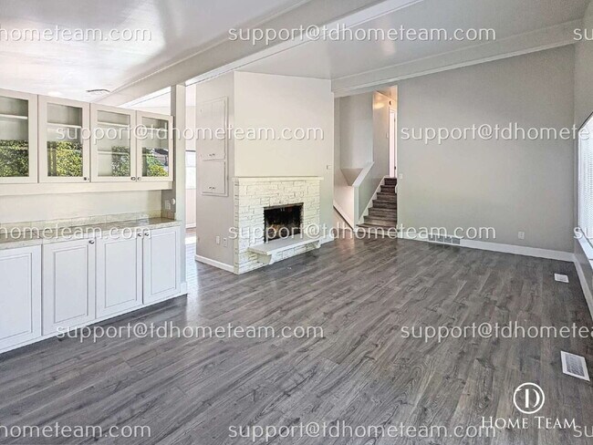 Foto del edificio - "Charming Bellevue Retreat: Spacious 4-Bedroom Home with 2 Full Baths!"