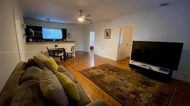 Foto del edificio - 3242 SW 1st Ave