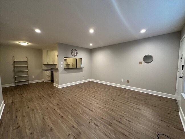 Foto del edificio - 2250 Bering Dr