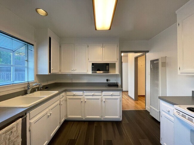 Foto del edificio - 1775 141st Ave