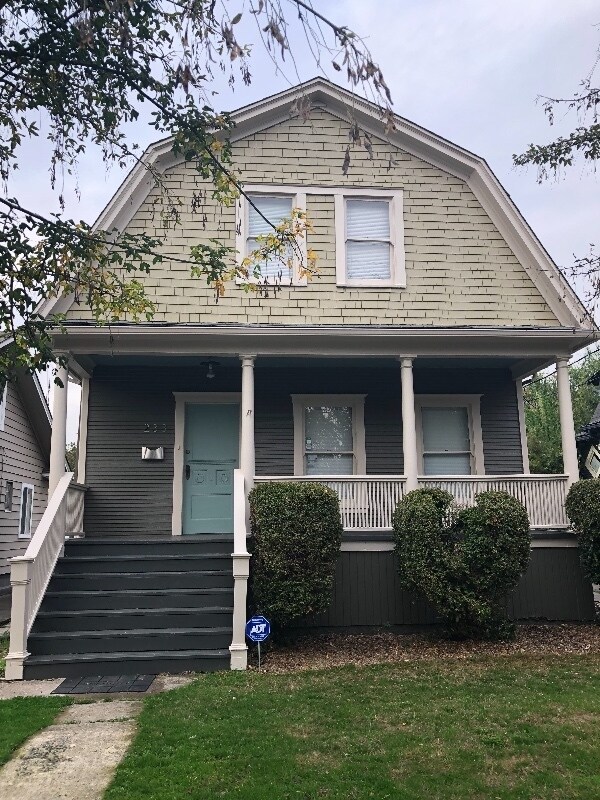 Foto principal - 233 NE Stanton St