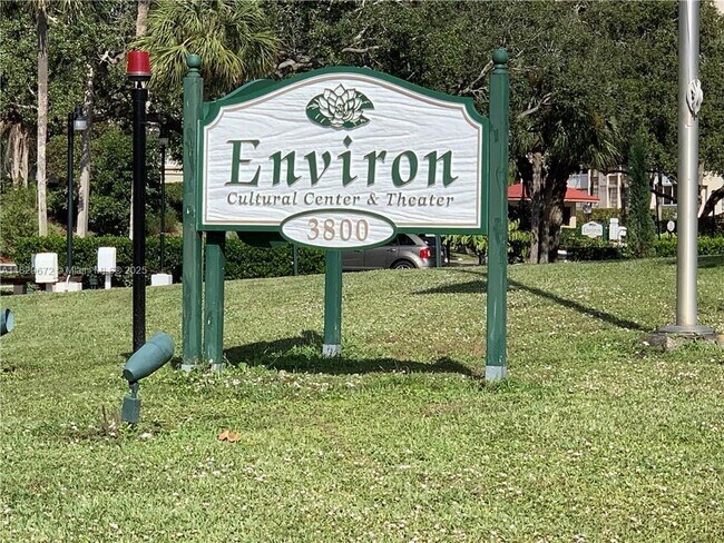 Foto del edificio - 3771 Environ Blvd