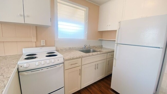 Building Photo - 1347 Palolo Ave