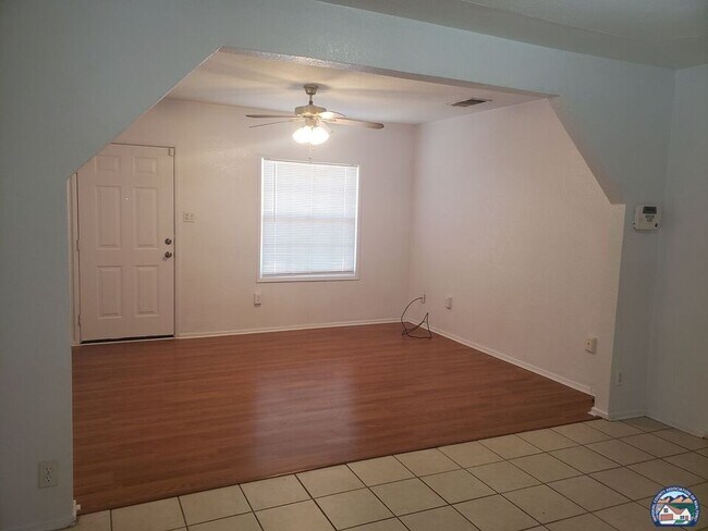 Foto del edificio - 658 S Cesar Chavez St