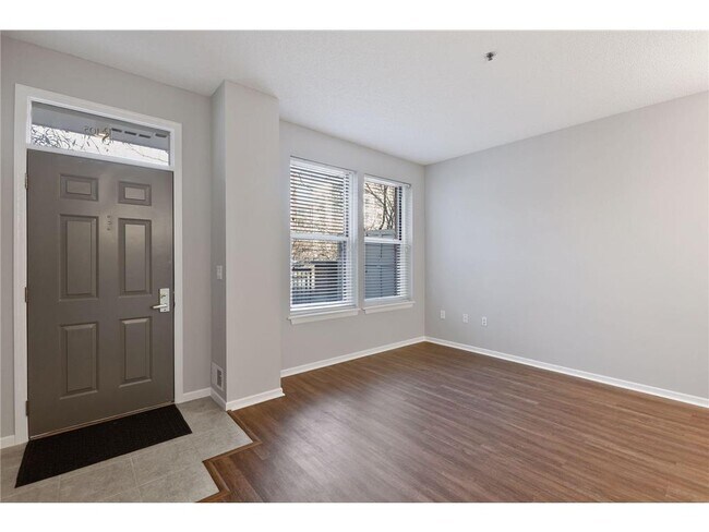 Building Photo - 645 N 1st St