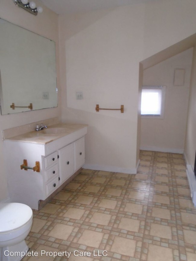 Foto del edificio - 643 N Elm St