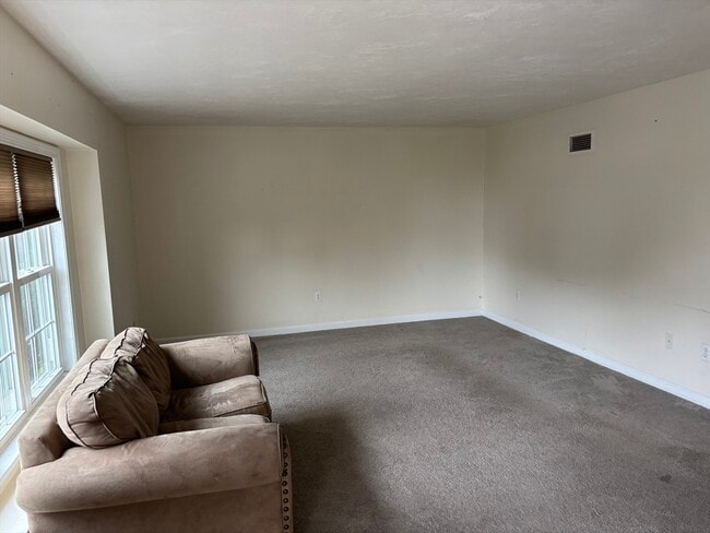 Building Photo - 10 Canali Dr