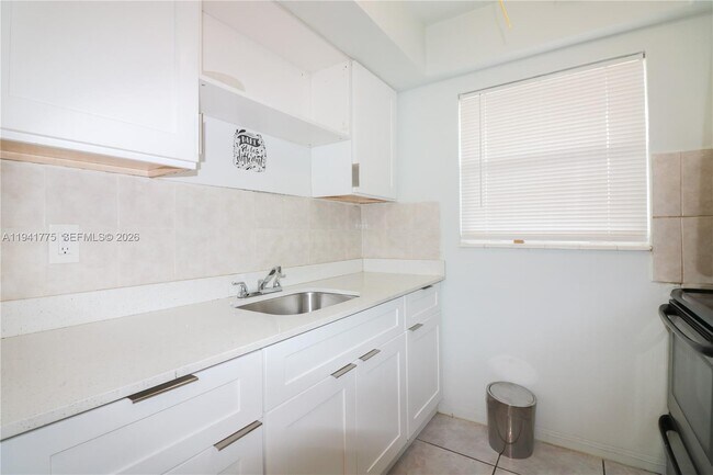 Foto del edificio - 712 NE 8th St