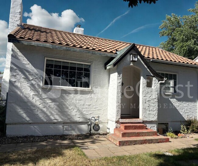 Foto del edificio - Two Bedroom, One Bathroom Home with Bonus ...
