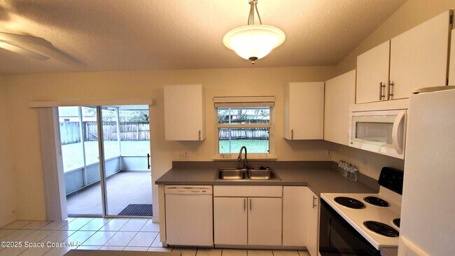 Building Photo - 2115 Sierra St