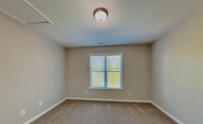 Foto del edificio - Spacious 3-Bedroom House with Cozy Living Spaces