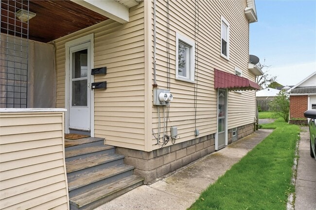 Building Photo - 126 West Ave