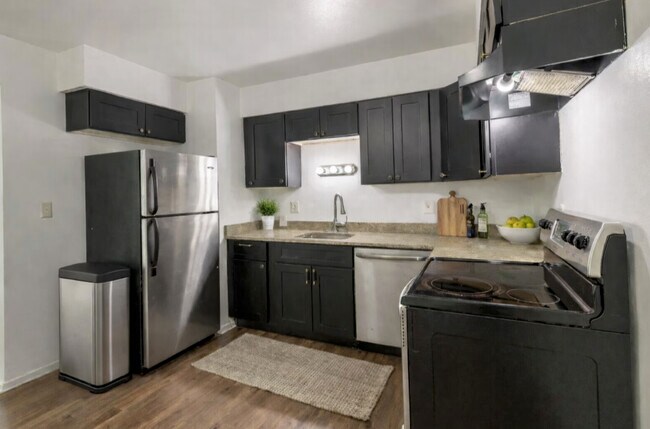 Foto del edificio - 4860 Creek View Rd