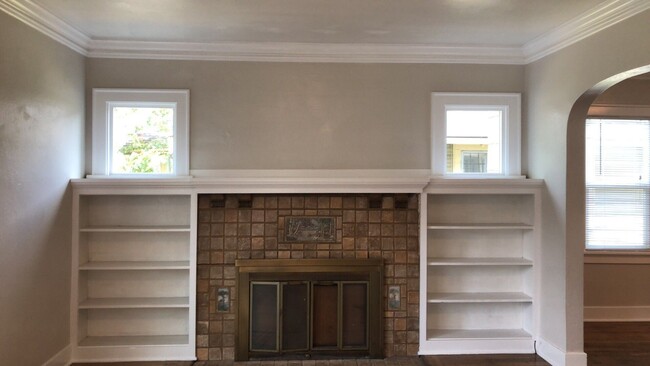 Building Photo - PRELEASE:  Huge 5 bdrm/2 bath near WWU