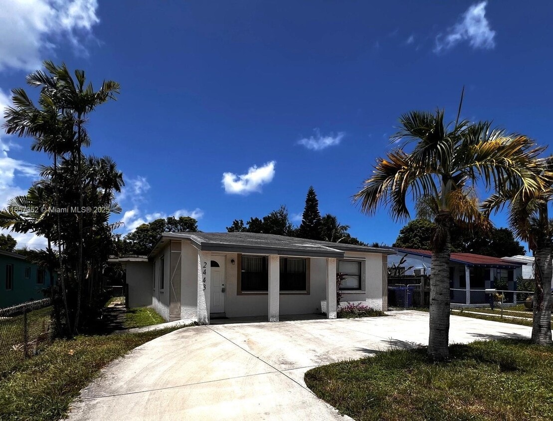 Foto principal - 2443 Rodman St