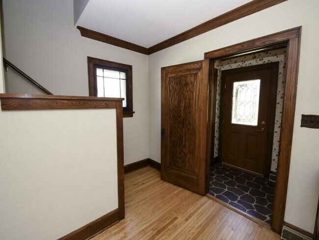 Building Photo - 4520 Cedar Ave S