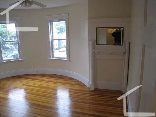 Building Photo - Brighton 3 Bed Available now