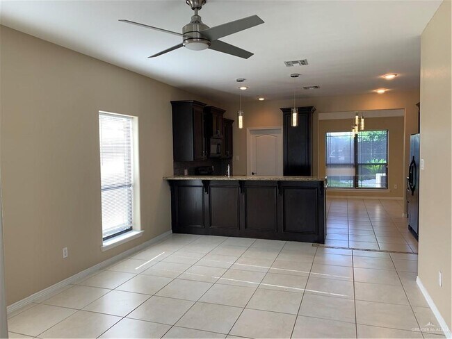 Building Photo - 1504 W Fig Ave